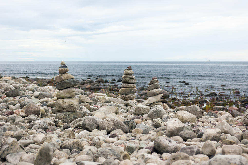 Cairns at Stora Grundet shore