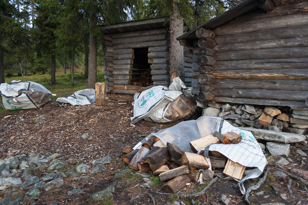 Tahkokuru laavu firewood