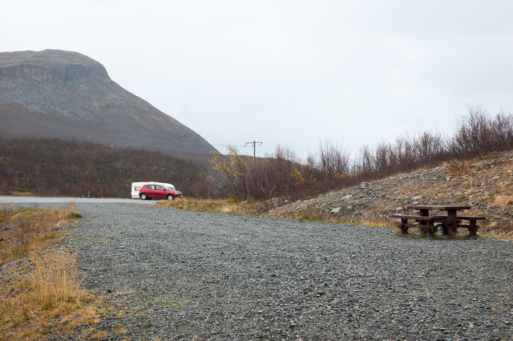 Treriksröset trailhead parking lot