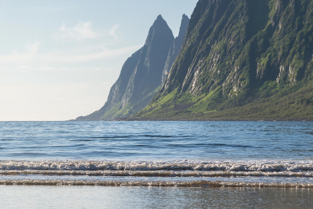 At the beach at the bottom of Ersfjorden (Senja), with Okshornan Mountains in the background
