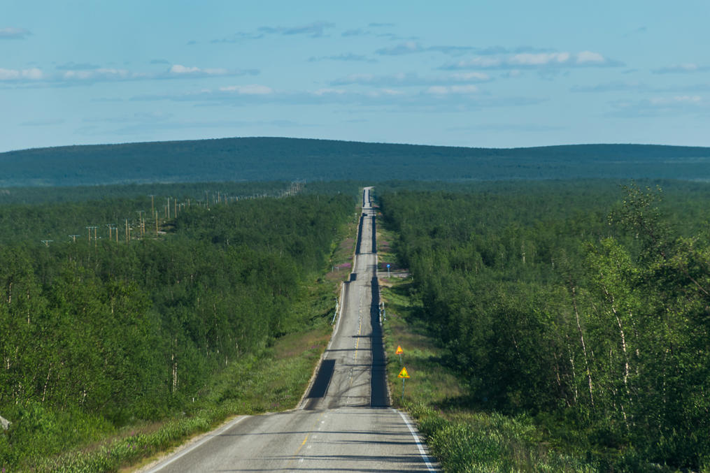 Финская Национальная дорога 21 (Дорога Северных сияний) где-то между Килписъярви и Палойоэнсуу