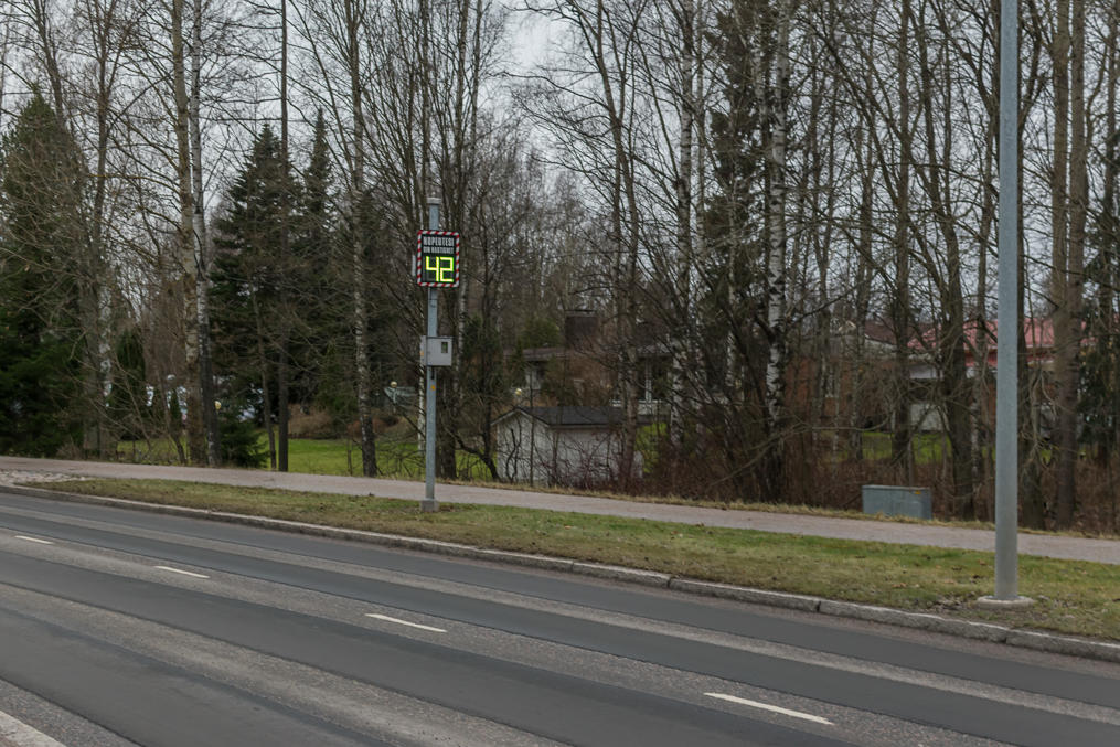 Ylästöntie and speed indicator