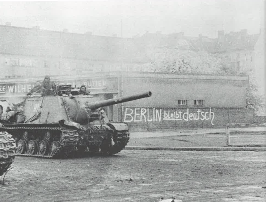 "Берлин останется немецким". Несмотря на германские пропагандистские лозунги, советские войска освободили Берлин в мае 1945 года.