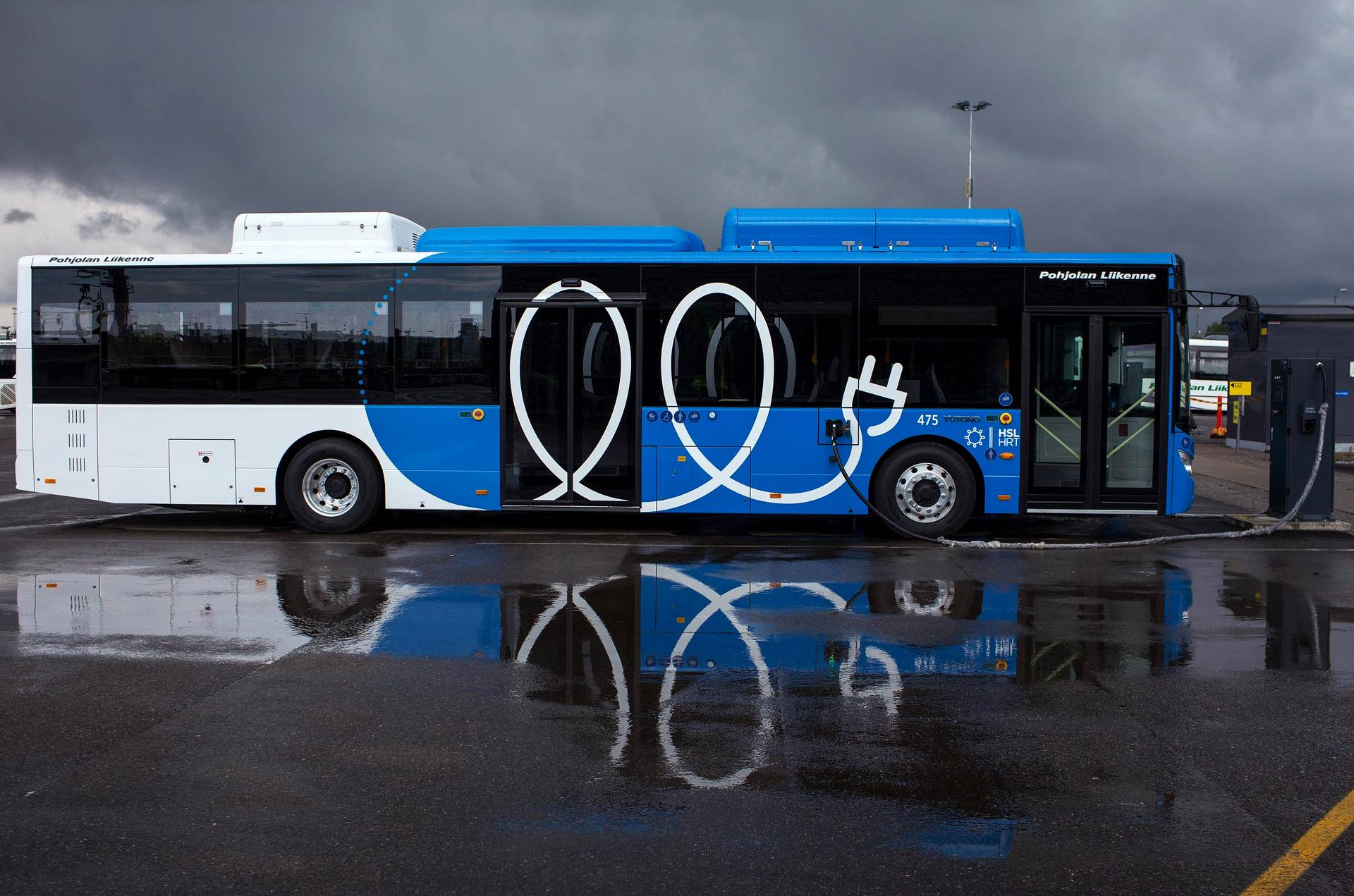 Средняя скорость электробуса. Электробус Scania. Ютонг электробус. Электробус в Финляндии. Намибус электробус.
