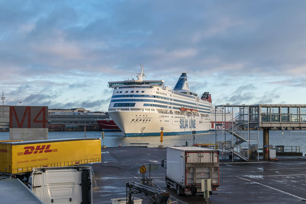 Silja Symphony cruiseferry maneuvering in South Harbor