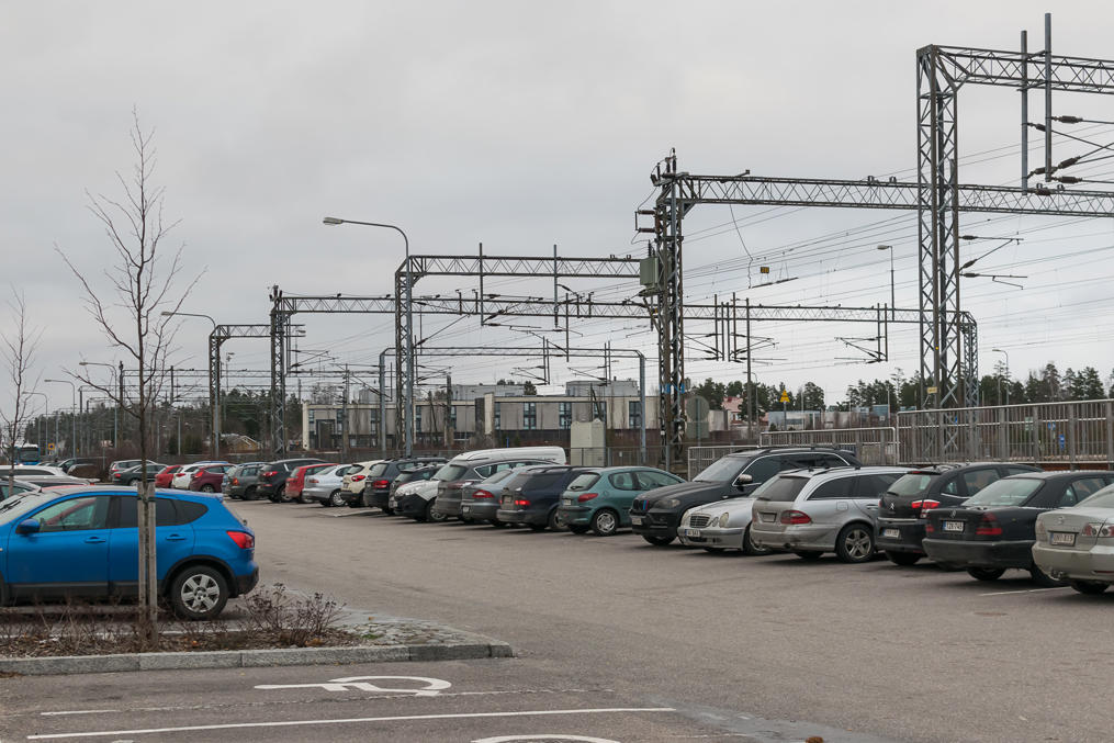 Big park-and-ride facility at Tikkurila station in Vantaa
