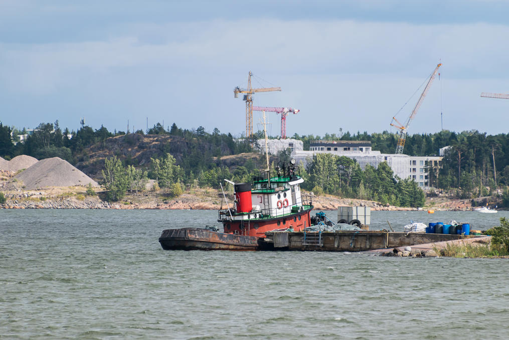 Kruunuvuorenranta construction in the background