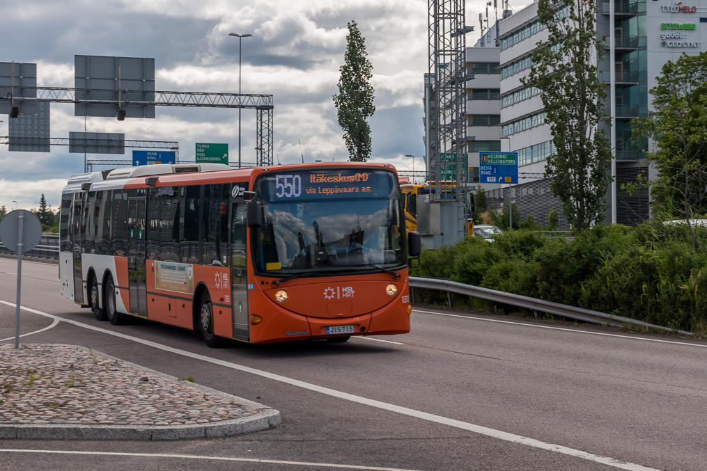 Магистральный автобус 550 на Первом Кольце в Леппявааре, Эспоо