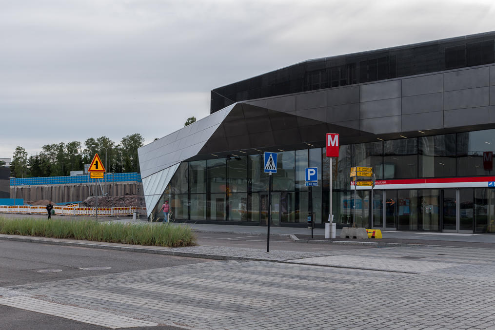 Keilaniemi station entrance