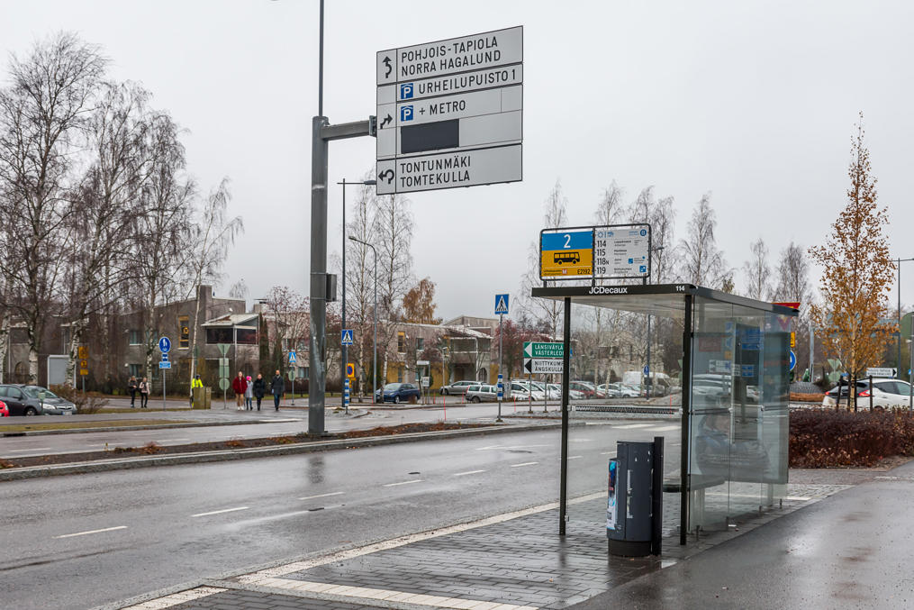 Bus stop near a metro station (without a bus terminal)