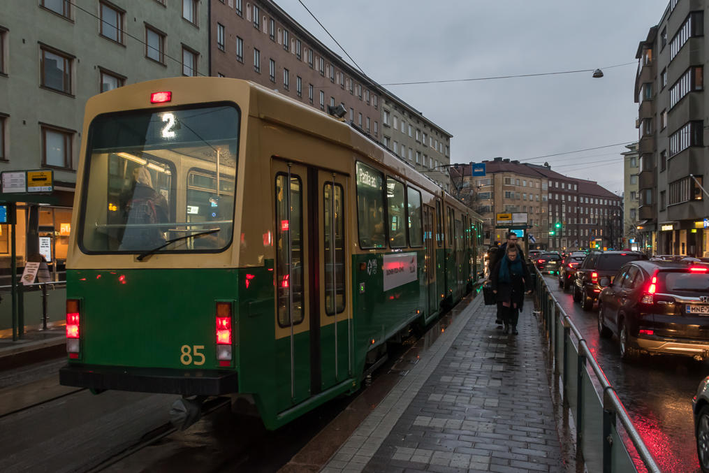 Valmet NrII tram at a stop in Töölö