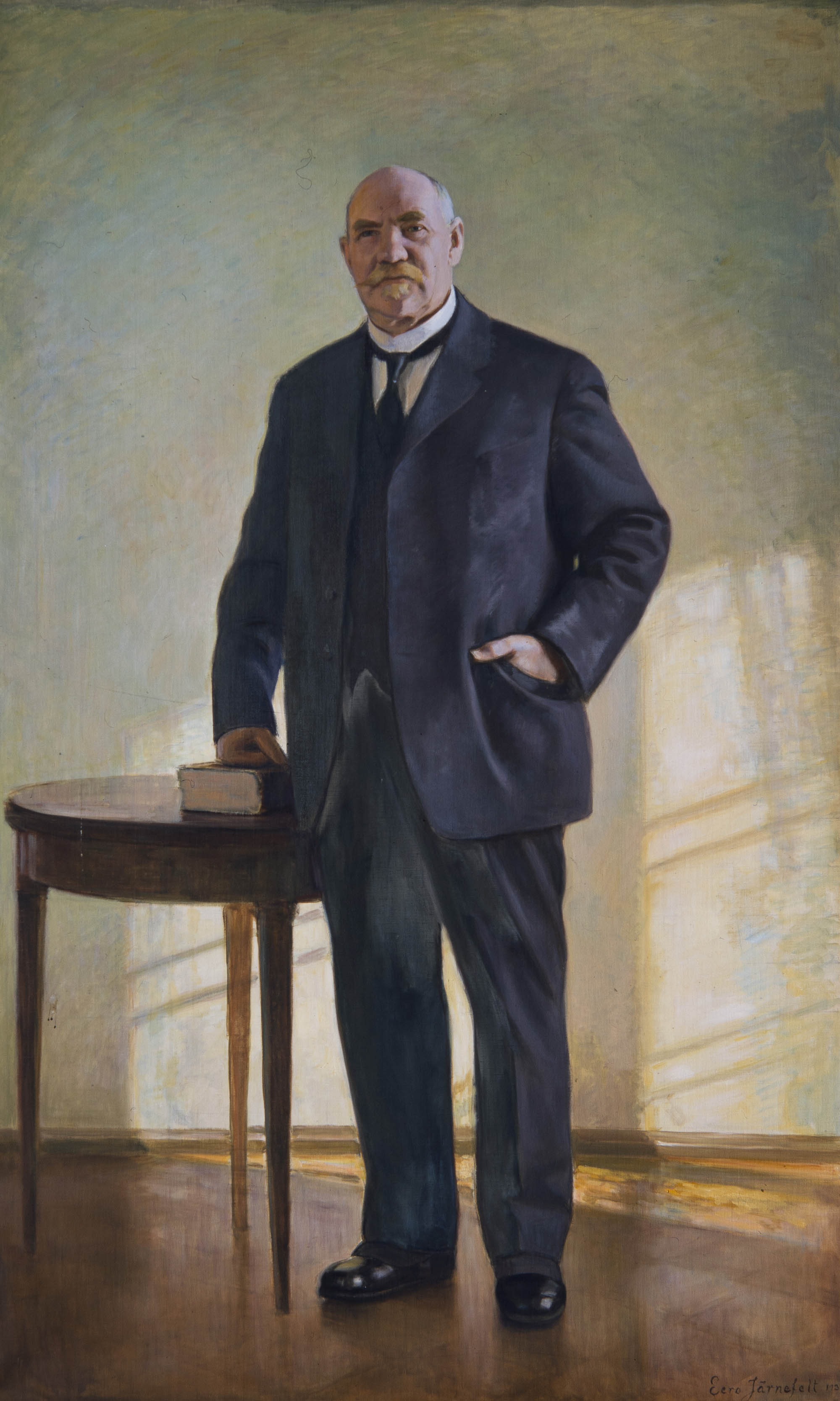 Официальный президентский портрет Свинхувуда.  Ээро Ярнефелт, 1933.  Логично, что Свинхувуд победил: у него усы были больше, чем у Стольберга