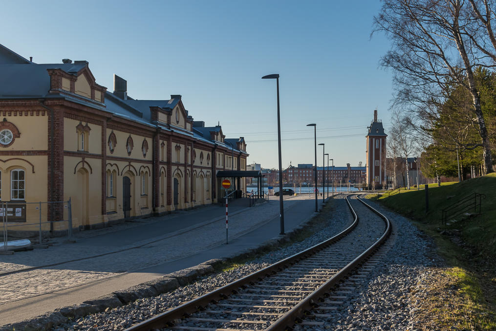 Kuntsin modernin taiteen museo vanhassa tullipakkahuoneessa Vaasan rannalla