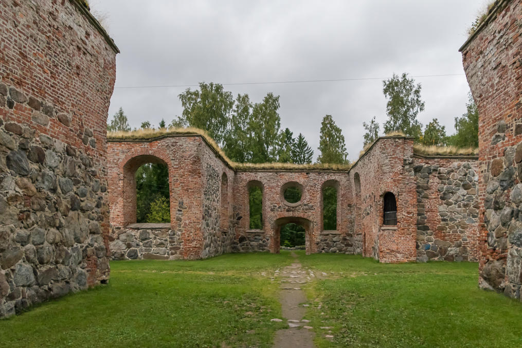 Руины церкви Старой Ваасы (церковь св. Марии)