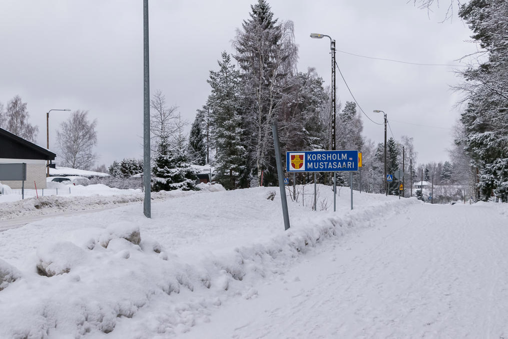 Vaasa and Korsholm/Mustasaari municipal boundary in a detached house area