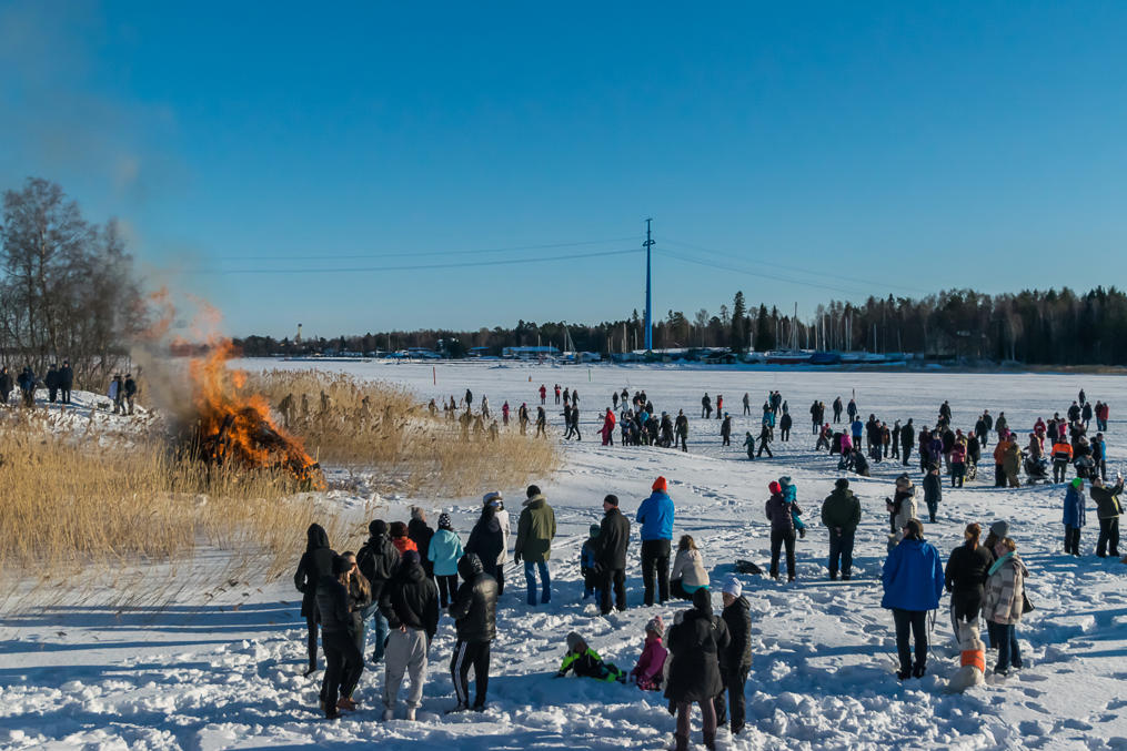 Finnish-Swedish population still retains many Swedish traditions, such as the Easter bonfire; these bonfires are generally not a thing in purely Finnish areas