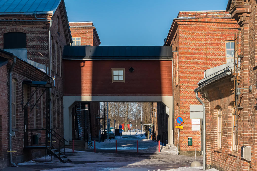 Part of the university is located in the preserved old cotton factory buildings in Palosaari