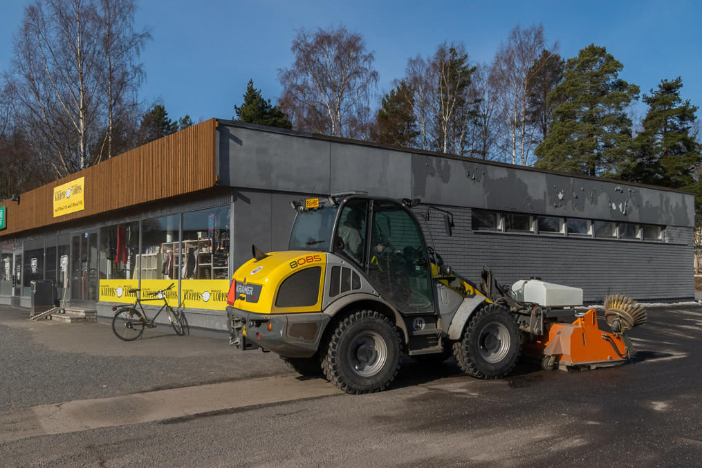 As is normal in Finland, crushed rock is spread on the sidewalks in slippery times.  By the springtime there's usually a lot of old dusty rock remaining, and it's always nice when it's finally being removed