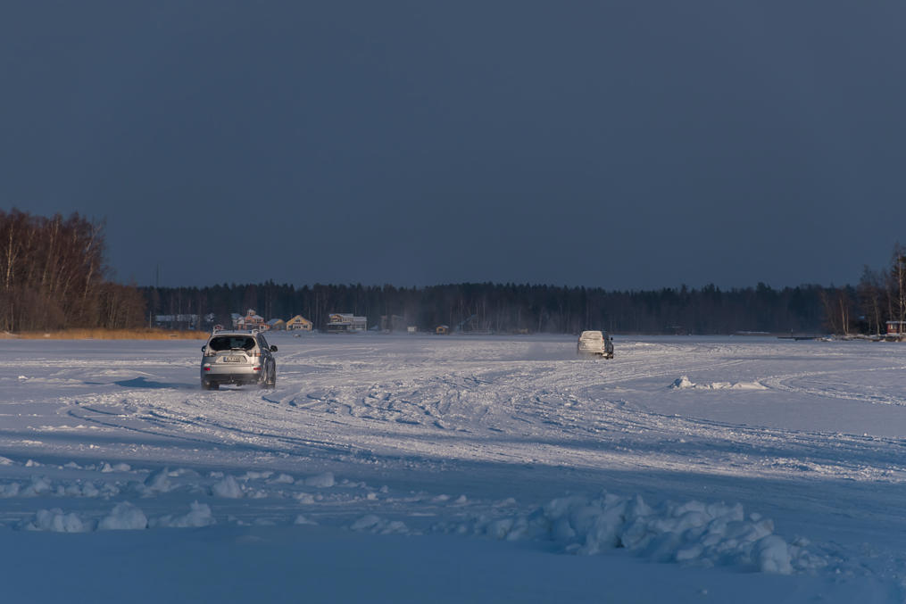 Ice road to Jannen Saluuna restaurant in the Vaasa archipelago
