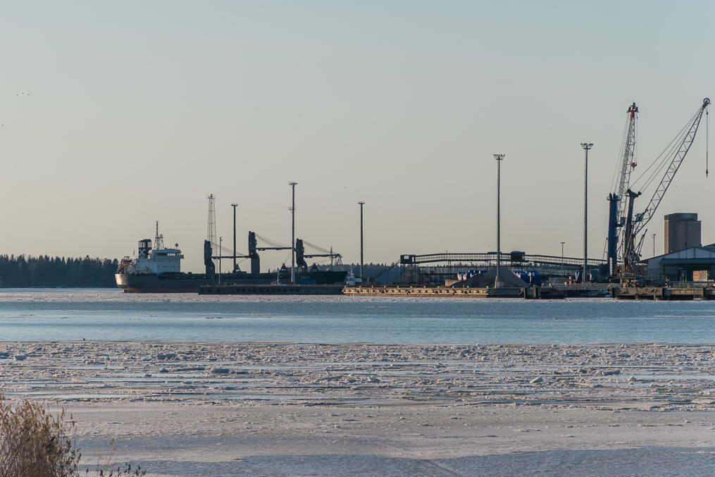 Грузовая часть ваасанского морского порта