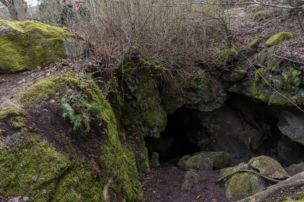 Вход в Торхольскую пещеру